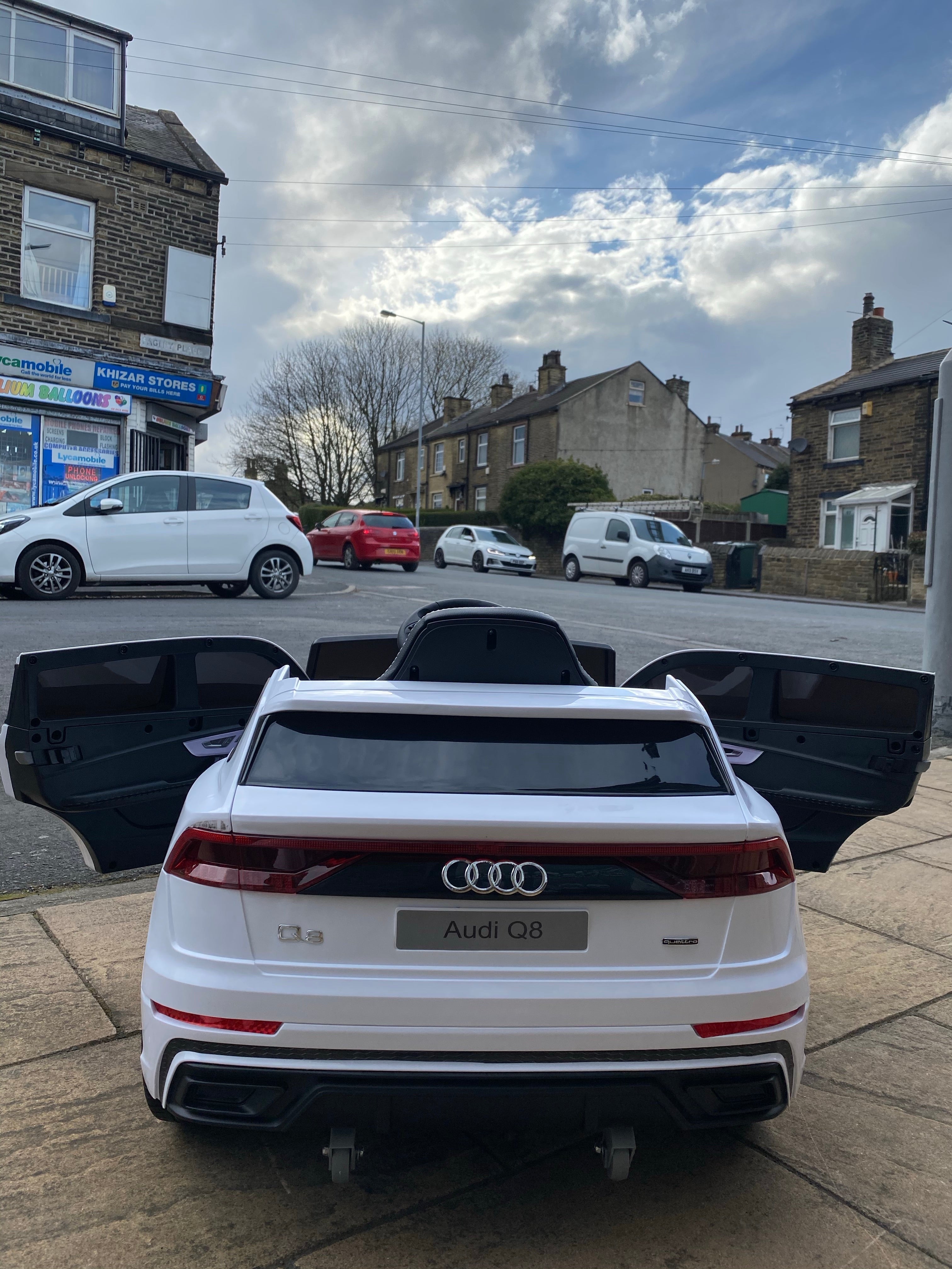 Audi Q8,Leather Seats & Rubber Tyres, Remote & Self Drive