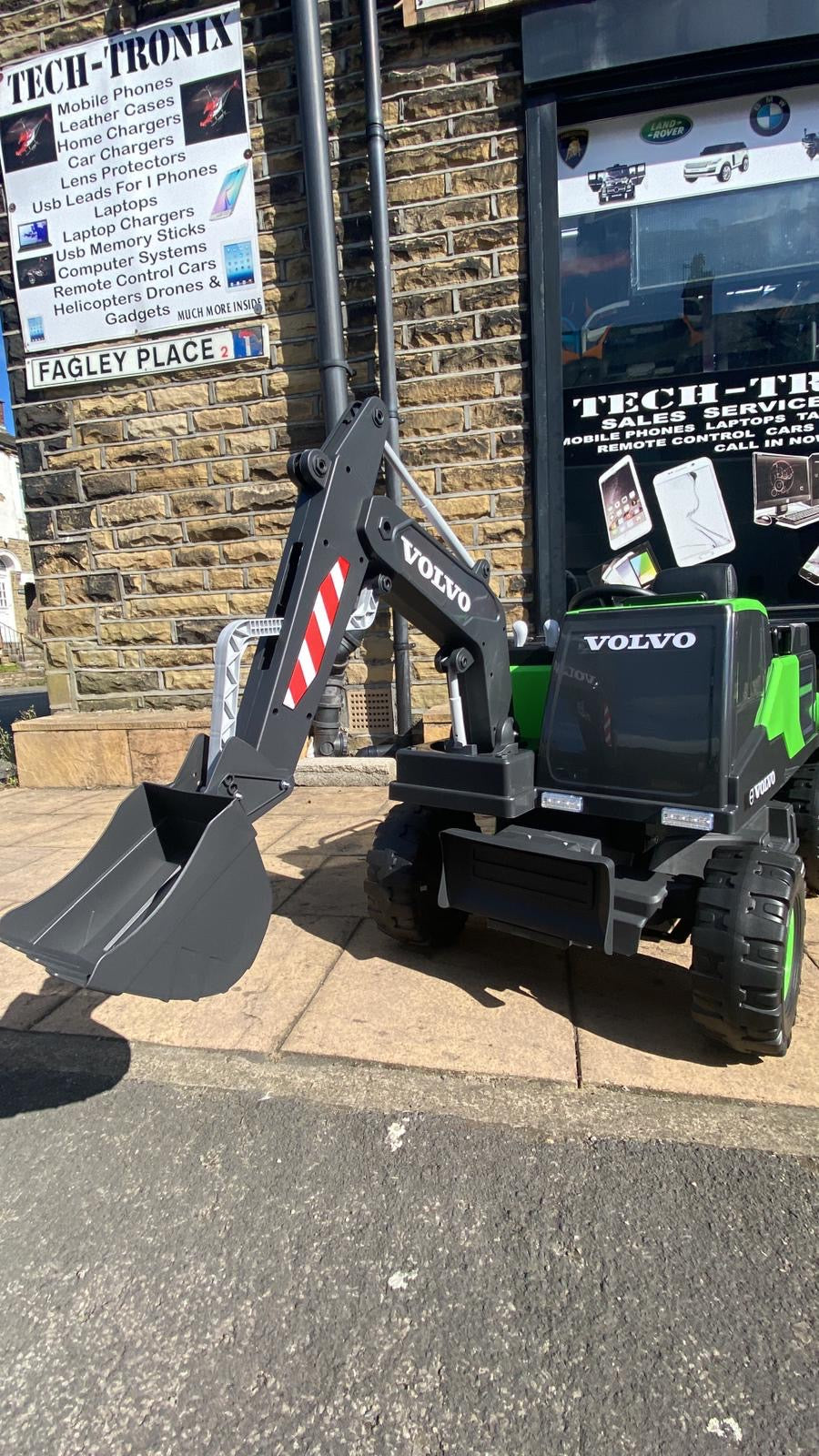 Volvo Kids Ride on Excavator 12V With Leather Seat and Eva Wheels and Parental Remote