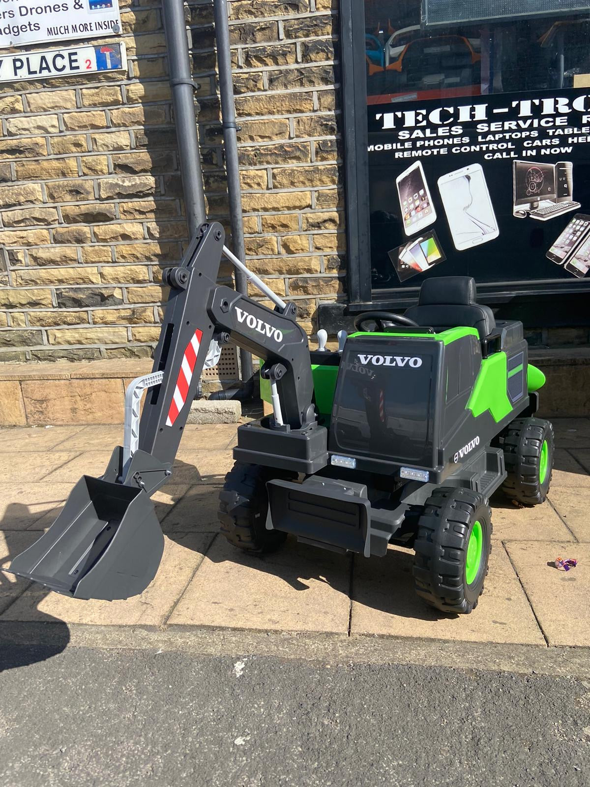 Volvo Kids Ride on Excavator 12V With Leather Seat and Eva Wheels and Parental Remote